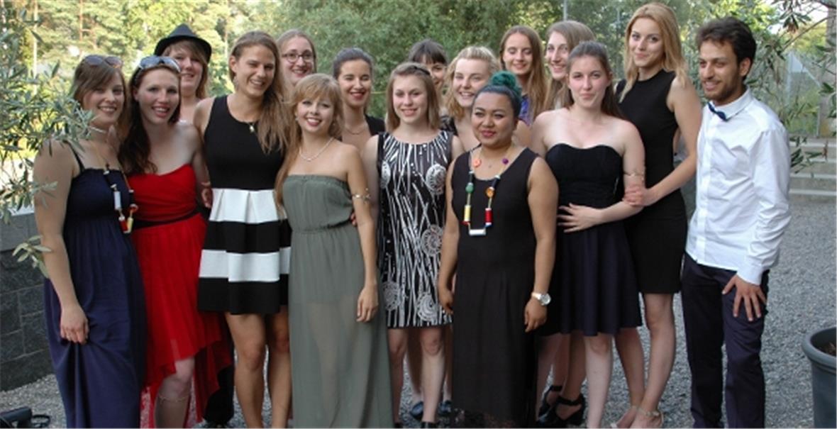 Erfolgreiche Bekleidungsgestalterinnen am Berufsbildungszentrum IDM in Spiez