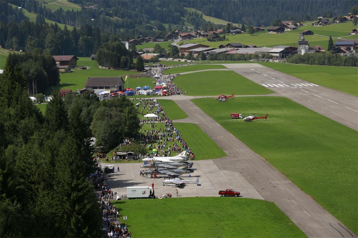Grossartiges Flugplatzfest mit der Patrouille Suisse und dem Papyrus-Hunter