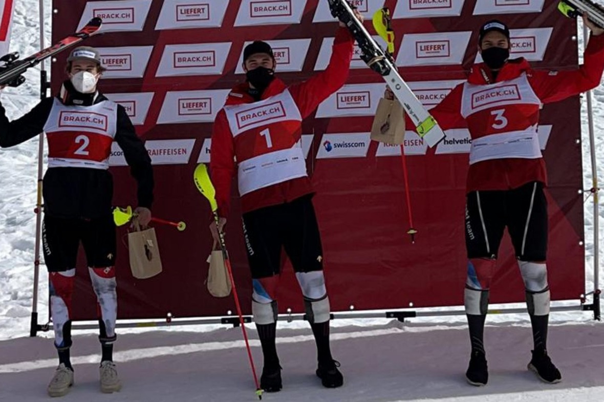 Franjo von Allmen gewann FIS-Slalom in San Bernardino hauchdünn vor Nick Spörri und Florian Kunz