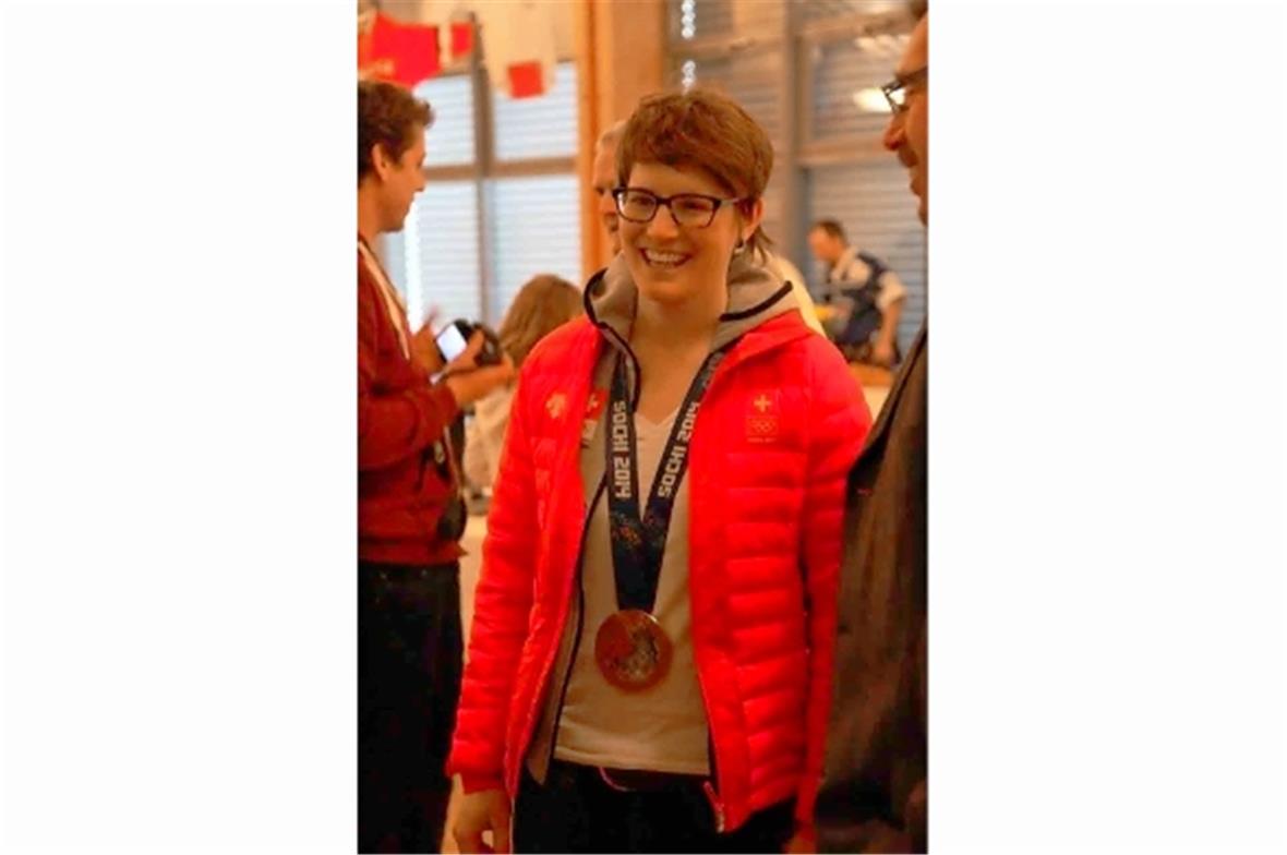  Angela unter Freunden an ihrem Fest