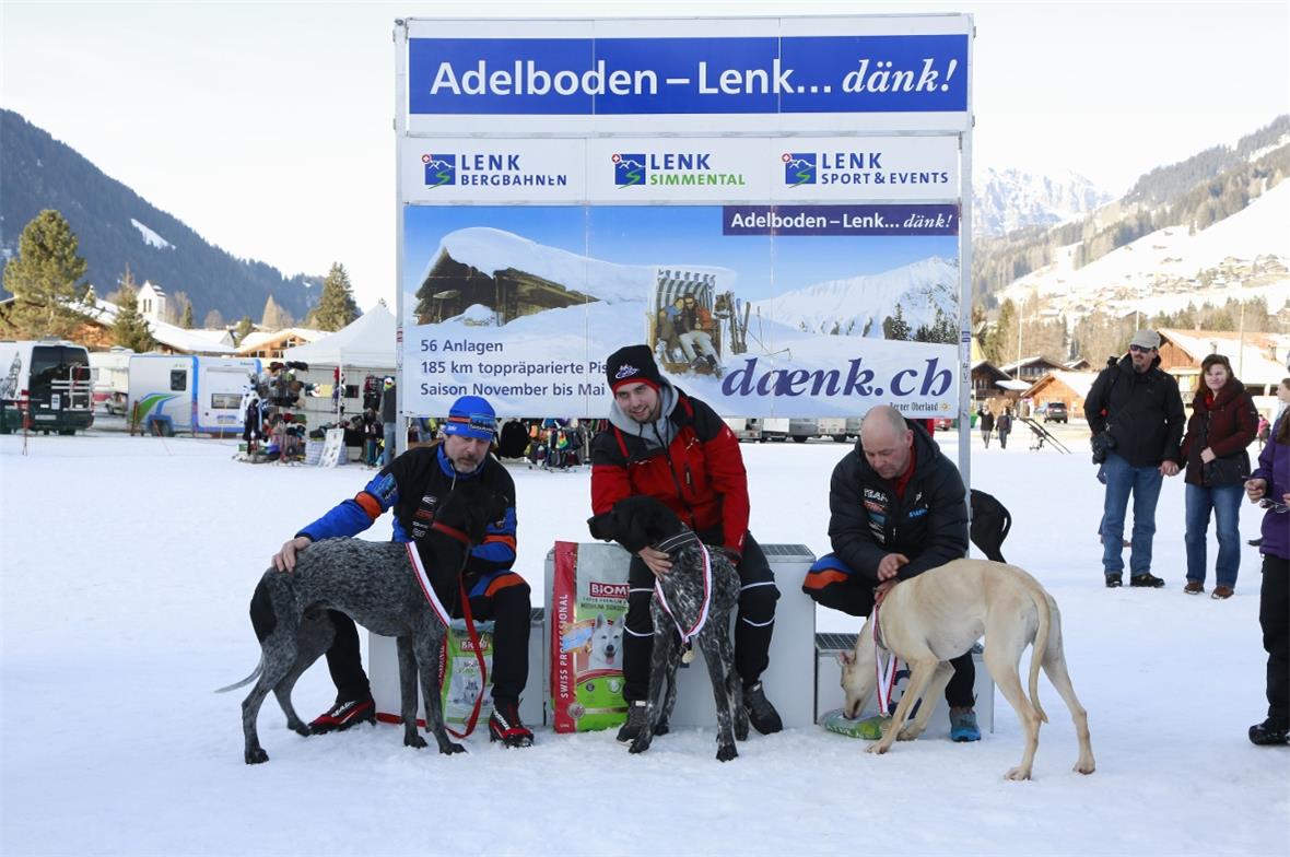 Die Sieger im Skijöring: 1. Lars Weilenmann, 2. Thierry Charmillot und 3. Steph...