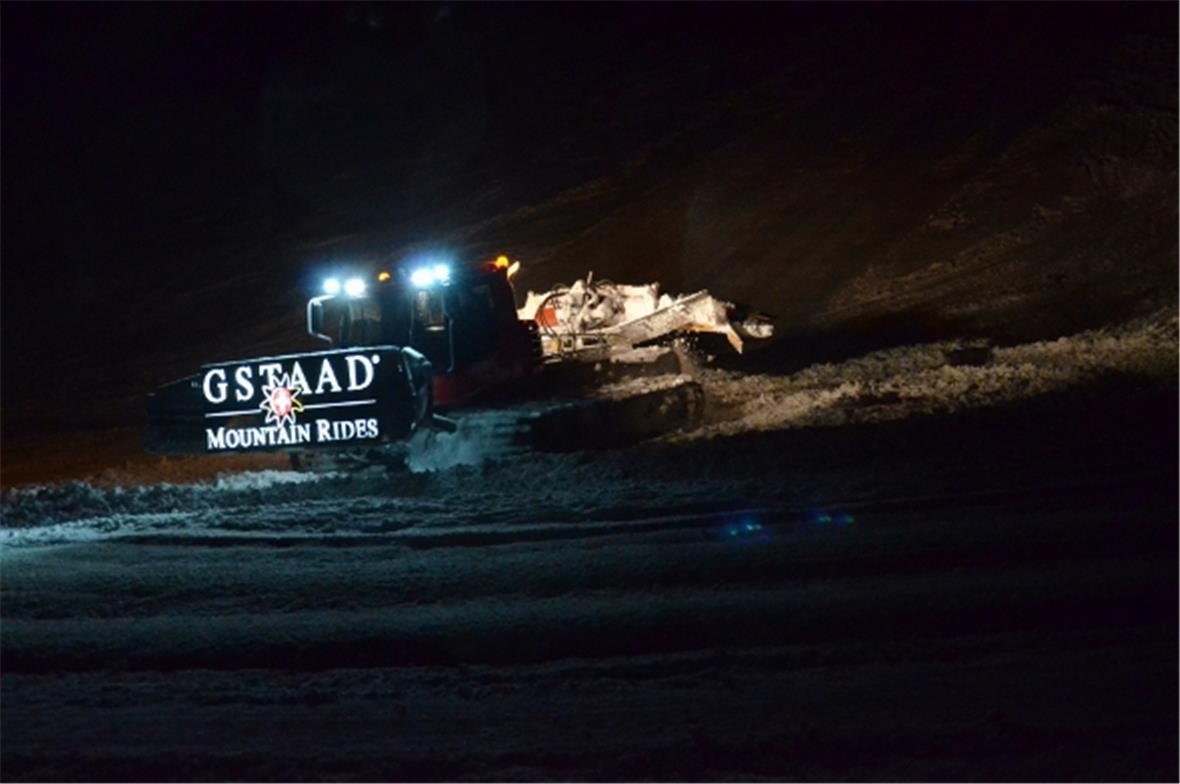  In kurzer Zeit waren die tiefen Spuren der Schlittler und Biker verschwunden. D...