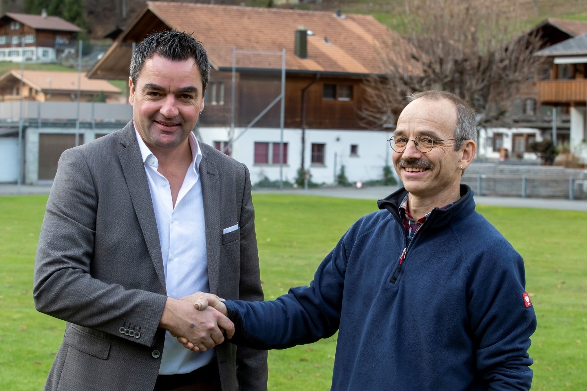  Peter Zeller wurde sein Einsatz vom Gemeindepräsident Thomas Knutti verdankt.