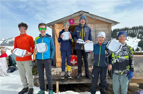 … und die Jungen der gleichen Klassenstufe.