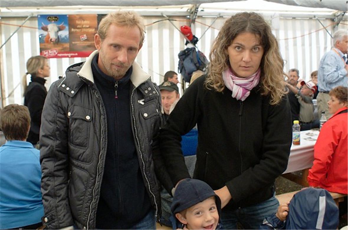 1:0 für den Berner Alpkäse: FC-Thun-Star Mauro Lustrinelli (mit Ehefrau und Sohn...