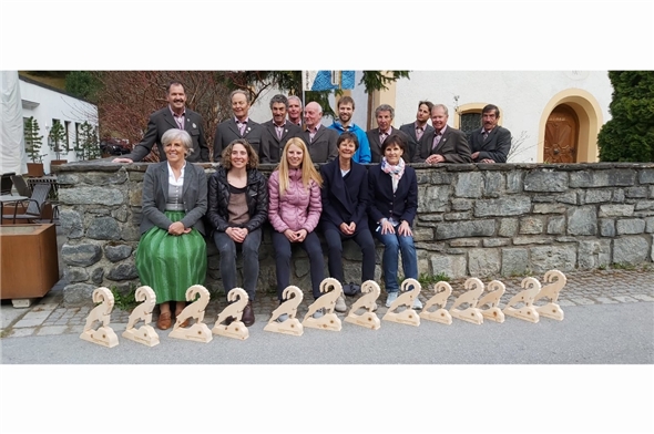 13 Podestplätze gleich 13 Holz-Steinböcke.