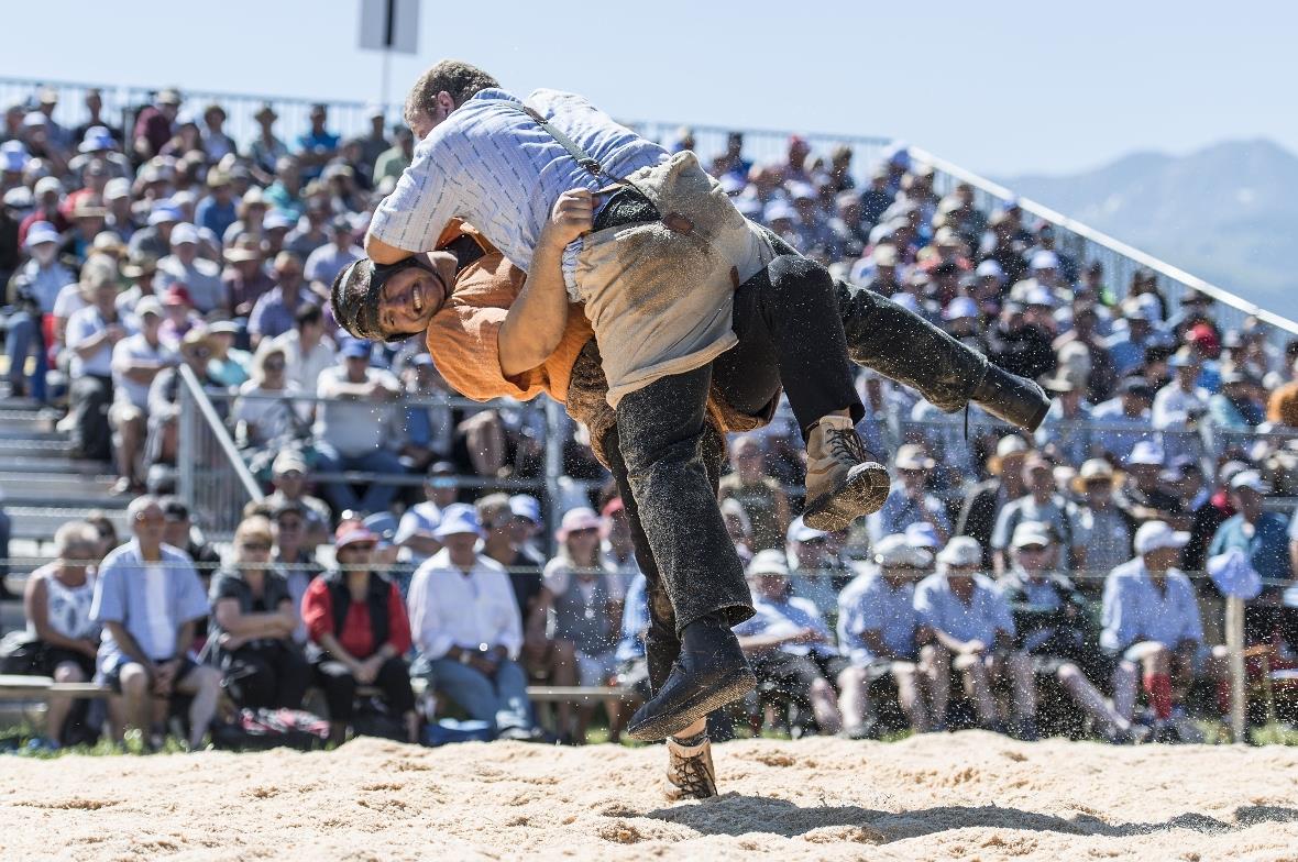18. Juni 2017, Schwingen - Schwarzsee - Schwinget 2017. Beat Wampfler (H, Wolhusen) gegen Stéphane Haenni (V, Mézières).