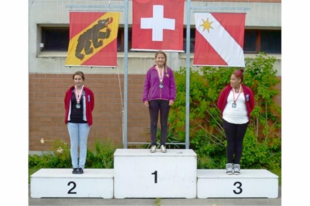 2. Buser Jasmin, KK Grindelwald, 1. Zingrich Mirijam, SPS Gsteigwiler, 3. Benjamin Stephanie, KK Grindelwald.