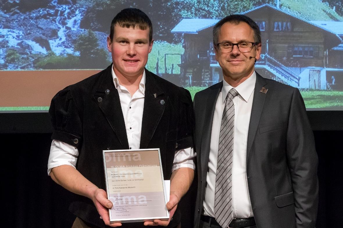 2. Preis Mutschli: Silvan Allemann (links neben Juryleiter Markus Hobi) und Dori...