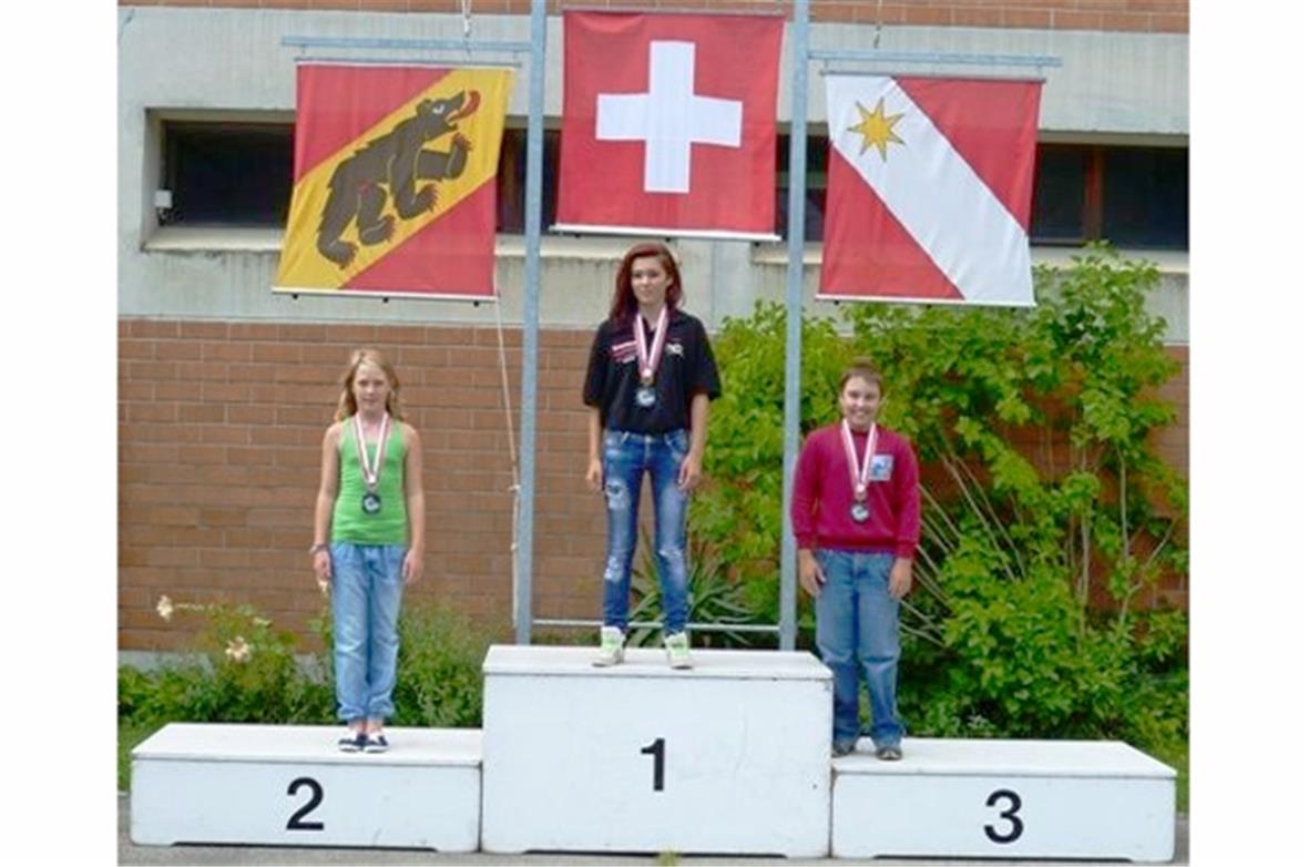 2. Schmid Noemi, Frutigen, 1. Feuz Carole, Zweisimmen-St. Stephan, 3. Bärtschi Michael KK Grindelwald.