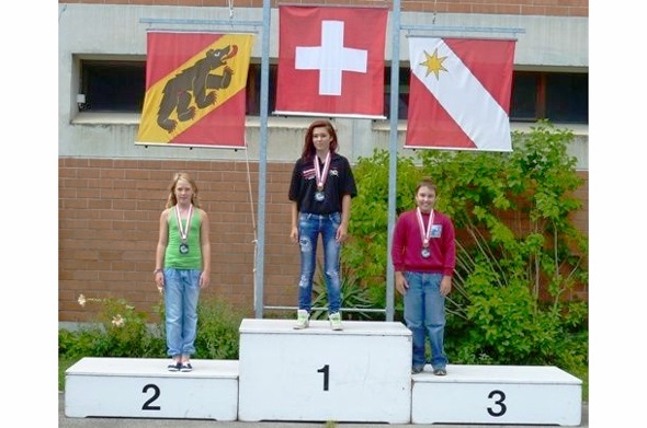 2. Schmid Noemi, Frutigen, 1. Feuz Carole, Zweisimmen-St. Stephan, 3. Bärtschi Michael KK Grindelwald.