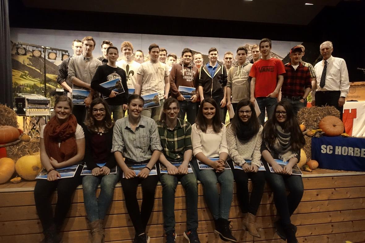 25 der 32 Jungbürger mit Jahrgang 1999 nahmen an der Feier teil, welche von Geme...