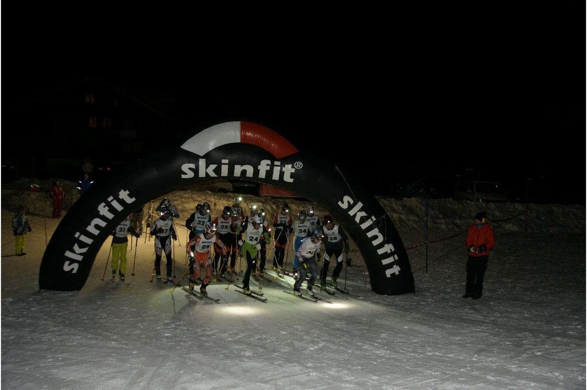 27 Rennläufer starteten am Nachtskitourenlauf zuhinterst im Diemtigtal, so auch Christian Maurer, der erfolgreiche Gleitschirmflieger aus Frutigen.