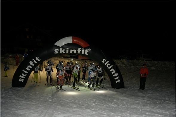 27 Rennläufer starteten am Nachtskitourenlauf zuhinterst im Diemtigtal, so auch Christian Maurer, der erfolgreiche Gleitschirmflieger aus Frutigen.
