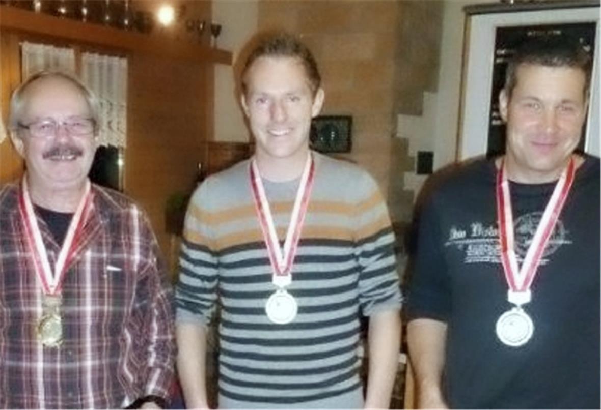 3. Erwin Boss, Jahres- und Ausschiessetmeister Bruno Wyssmüller und 2. Martin Gafner.