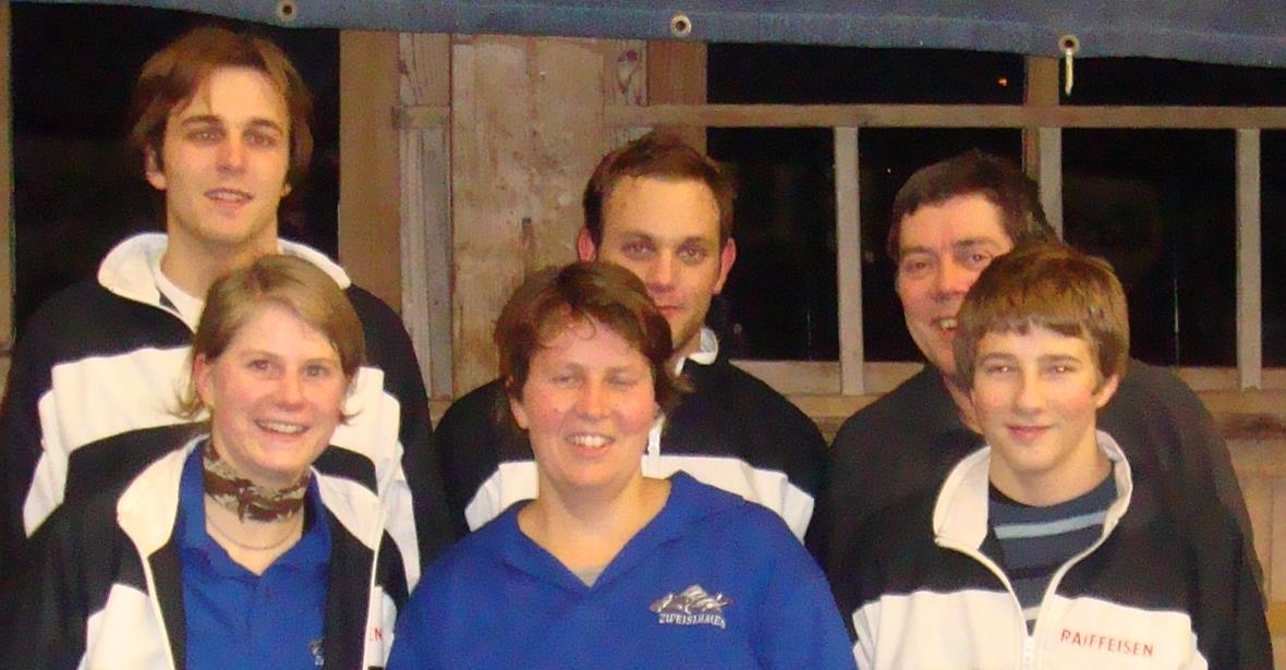 3. Liga Mannschaft BC Zweisimmen, links nach rechts: Sandro und Sven Karlen, Jules van Enckevort, Sibylle Hofmann, Tatjana Röthlin, Matthias Balmer. Es fehlen: Damaris Rösti und Andi Gerber