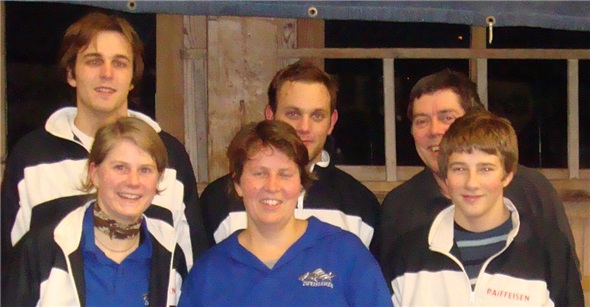 3. Liga Mannschaft BC Zweisimmen, links nach rechts: Sandro und Sven Karlen, Jules van Enckevort, Sibylle Hofmann, Tatjana Röthlin, Matthias Balmer. Es fehlen: Damaris Rösti und Andi Gerber