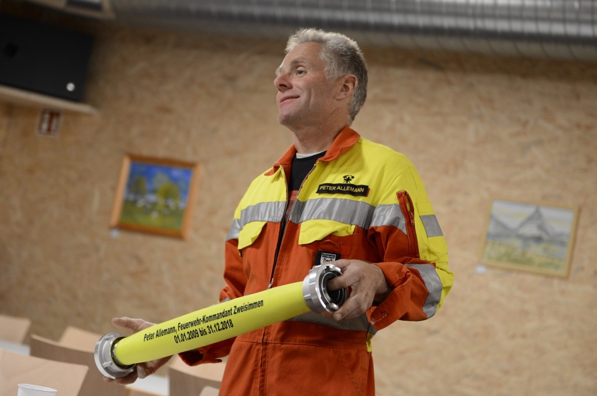 30 Jahre stand Peter Allemann Tag und Nacht mit der Feuerwehr Zweisimmen im Eins...