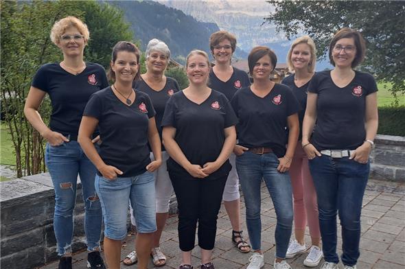 36 Kursanbieter folgten vergangene Woche der Einladung des Ferienpass-Teams zum geselligen Schlussabend mit feiner Kulinarik an der Lenk (von links): Barbara Zeller, Monika Klopfenstein, Antonia Zurbrügg, Sandra Eymann, Claudia Matti, Sonja Gobeli, Fabienne Stöckli und Cornelia Wittwer (es fehlt Beatrice Stalder).