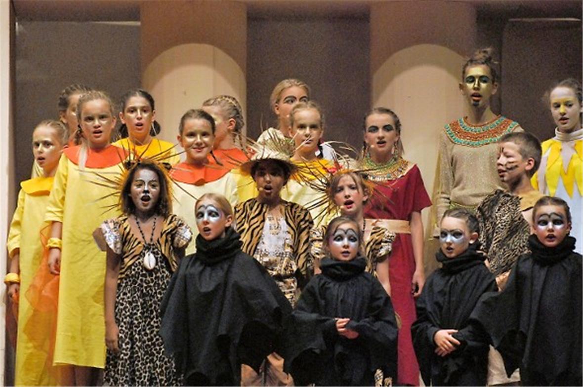 42 Kinder aus dem Saanenland führten neu entdecktes Singspiel auf: Der Stein der...