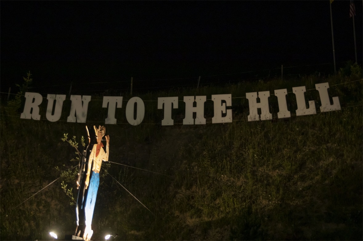 Abends ist es schön beleuchtet.
