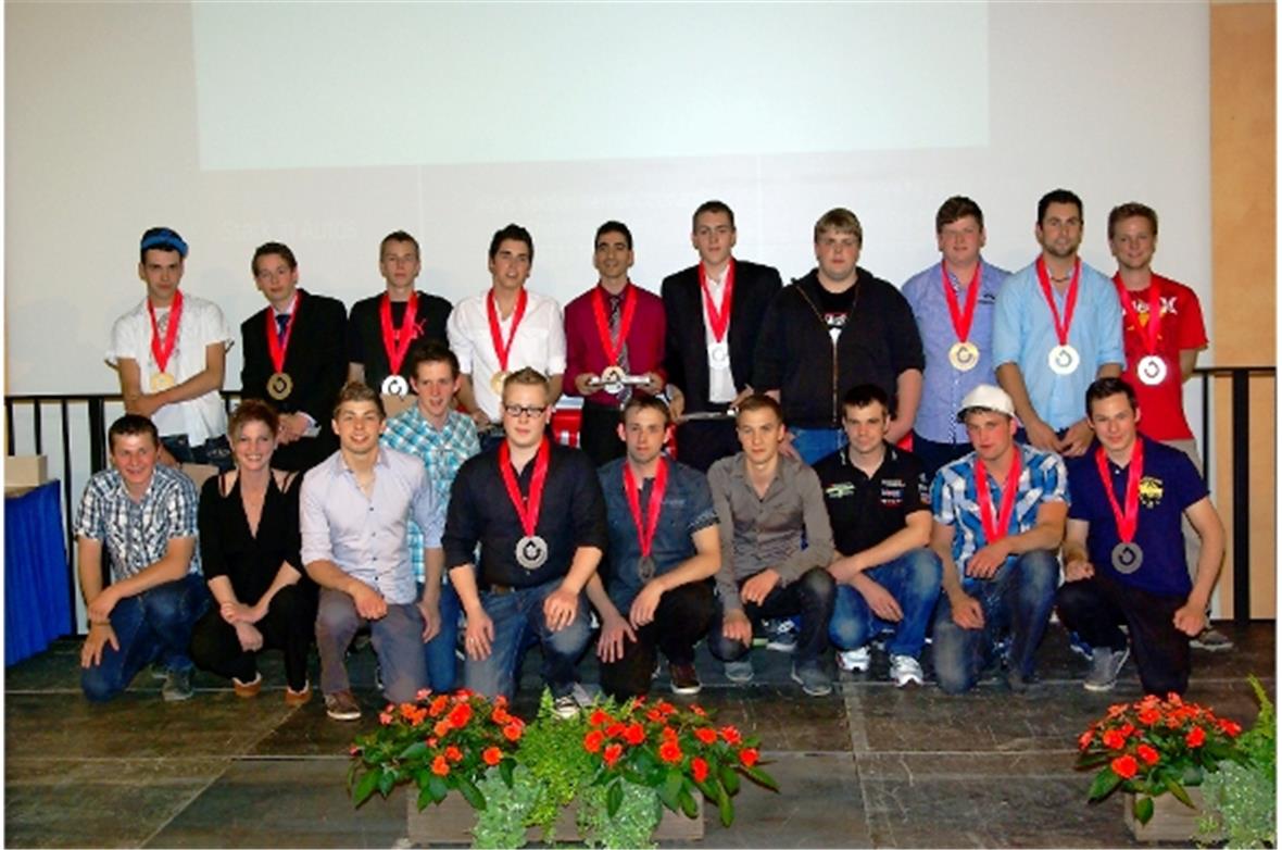 Absolventen welche aufgrund ihrer Leistung zusätzlich ausgezeichnet wurden.