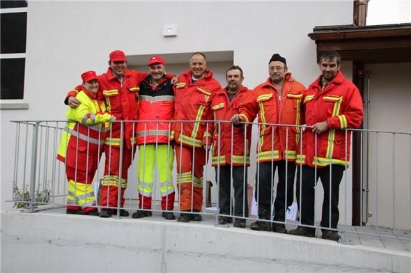 Abtretende Feuerwehr Därstetten: Franziska Baier, Fritz Batzli, Hansruedi Gertsch, Walter Tschabold, Lorenz Gerber, Walter Knubel, Hanspeter Tritten.