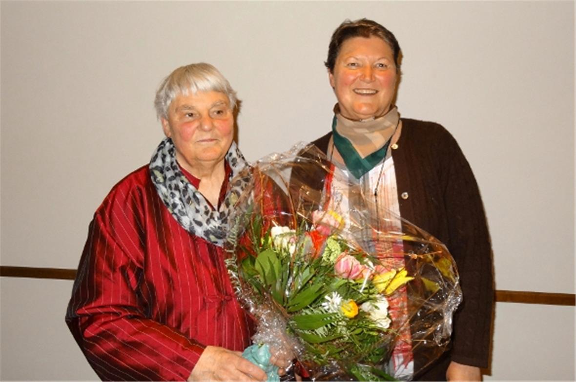 Abtretende und neugewählte Präsidentin der Kulturregion links Verena Stocker, re...