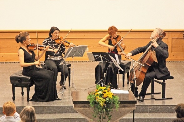 Adeline Oprean, Violine; Silvia Simionescu, Viola; Anke Dill, Violine; Conradin Brotbeck, Violoncello.