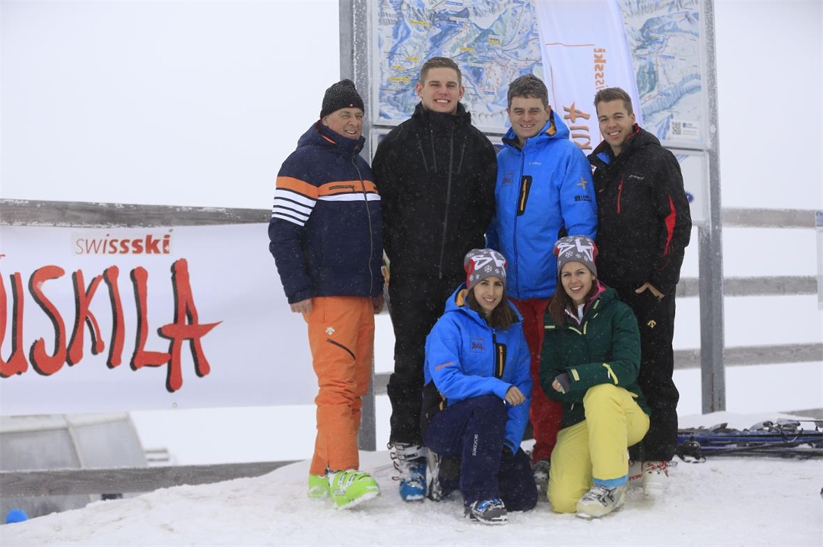 Adolf Ogi, Remo Käser, Rolf Kaufmann, Mike Oesch, Marie Bloch (kniend).