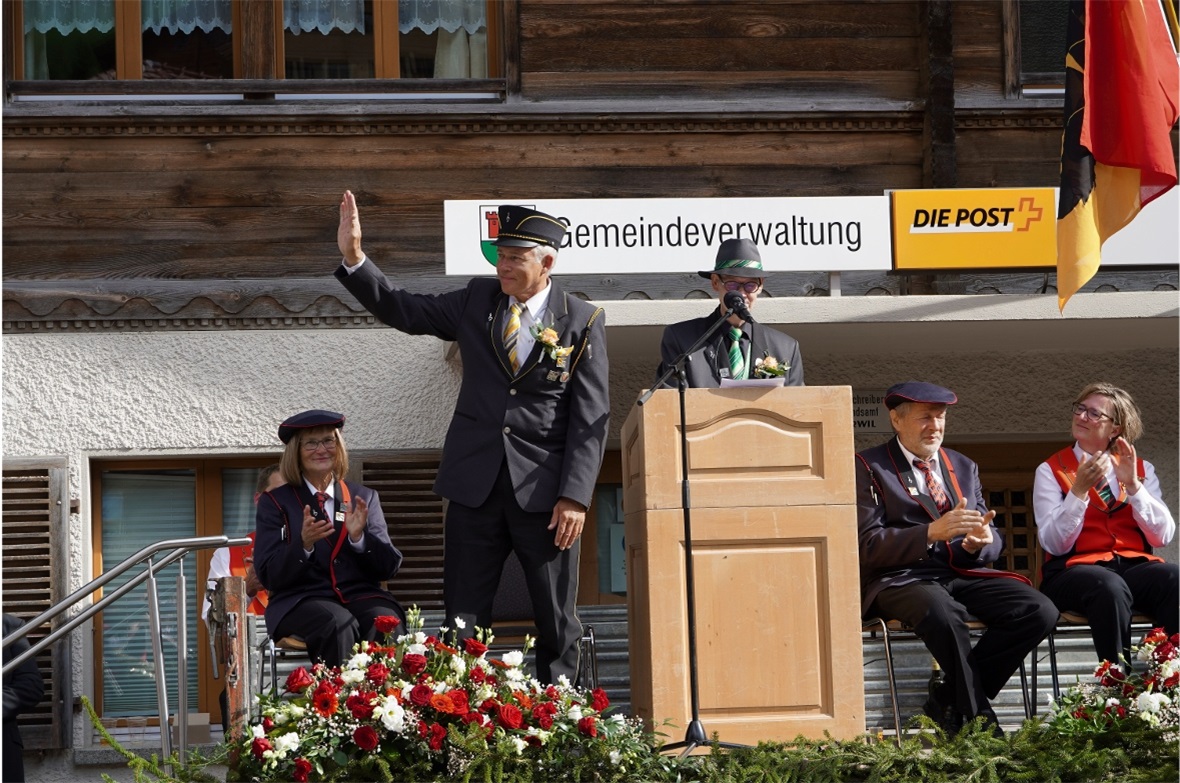 Adrian Waldmann von der MG Zweisimmen wurde für 50 aktive Jahre als Ehrenveteran...