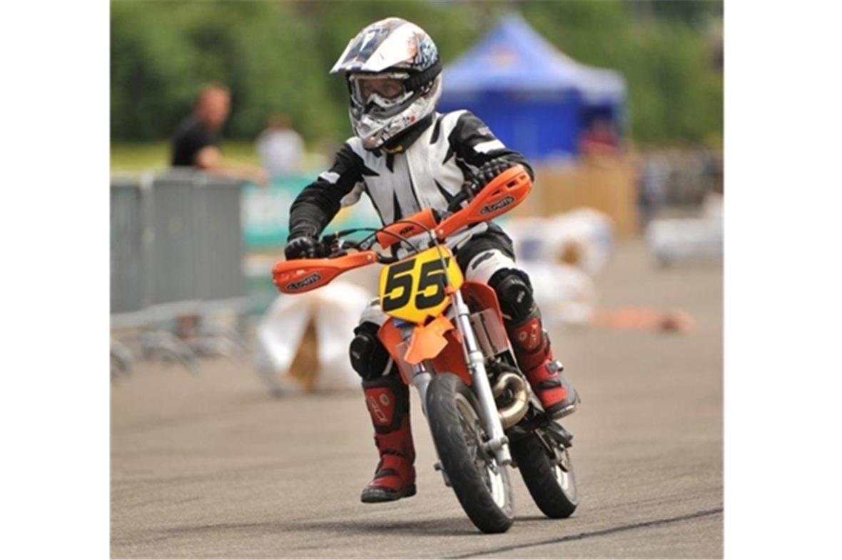 Alain Rieder aus Fraubrunnen bei seinem ersten Renneinsatz – und erst noch siegr...