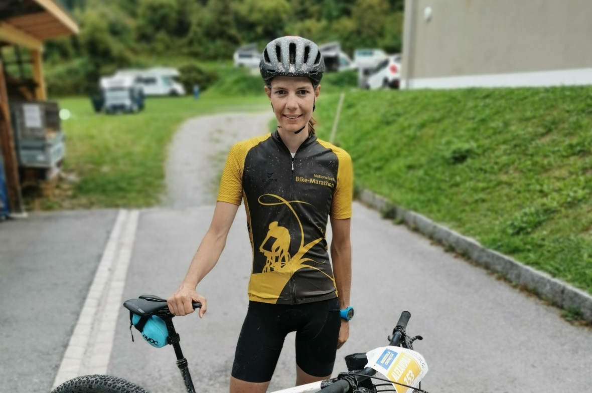 Alexandra und Patrick Zürcher aus Latterbach mit speziellem Jubiläums-Trikot.