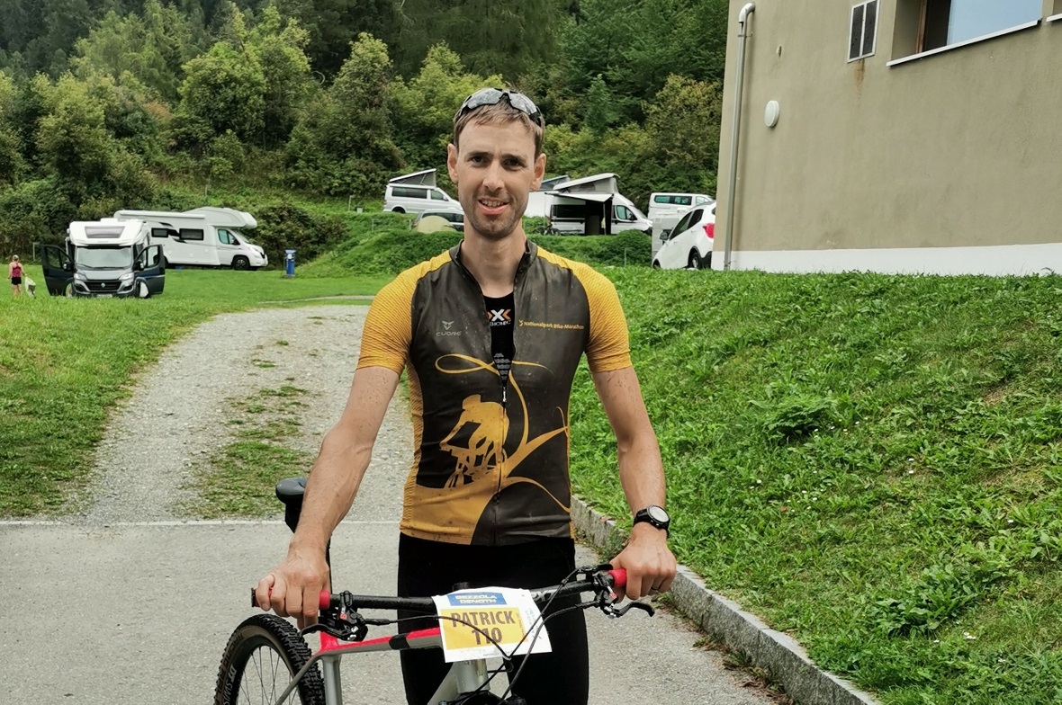 Alexandra und Patrick Zürcher aus Latterbach mit speziellem Jubiläums-Trikot.