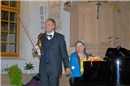 Alexandre und Daniela Dubach strahlen zu lang anhaltendem Applaus um die Wette.