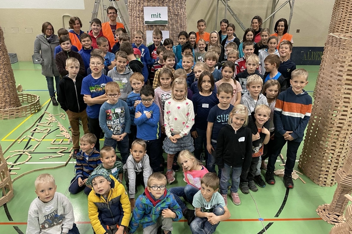Alle Bauerinnen und Bauer und die Leiterinnen und Leiter (fürs Foto wurde die Maske kurz abgenommen).