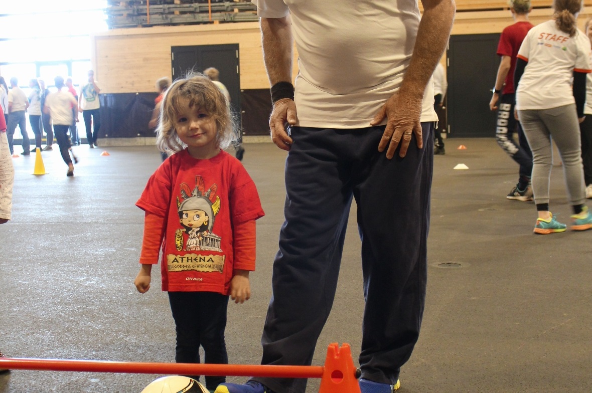 Alle Generationen sammeln Minuten von Lena (U5) bis Dättele (U70).