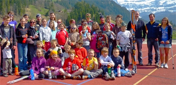 Alle JO-Kids mit den Trainern und Überraschungsbesuch Joana Hählen.