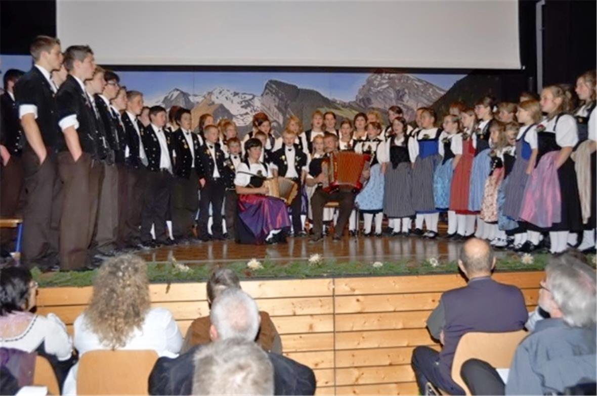 Alle Jungjodler mit den Begleitern Claudia Wampfler