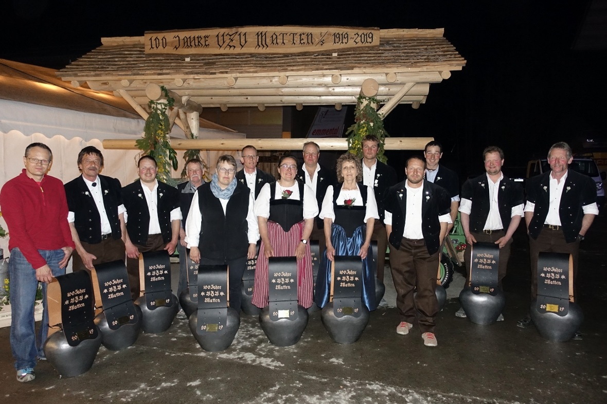 Alle VZV-Mitglieder erhielten als Ehrenpreis eine wunderschöne Treichel.