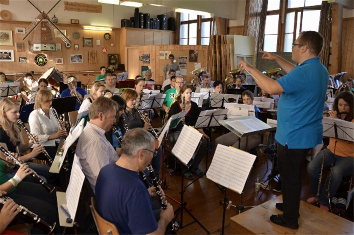 Alle aktiv dabei: In der 18. Oberländerbläserwoche wird für das Platzkonzert in ...