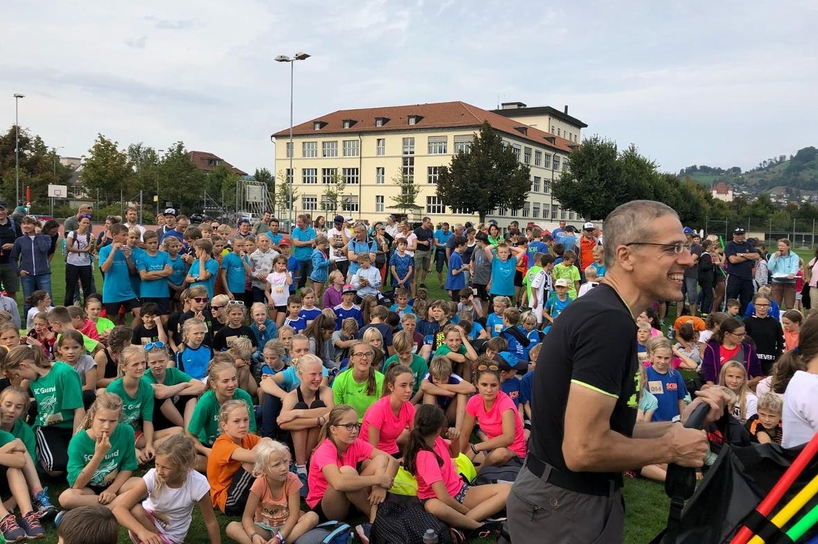 Alle warteten gespannt auf die Rangverkündigung in Thun.