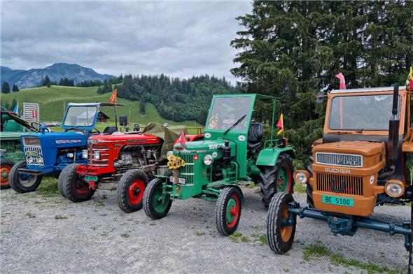Alles läuft: Die Landmaschinen mit dem etwas älteren Baujahr hatten keine Mühe, den Rossberg zu erklimmen.
