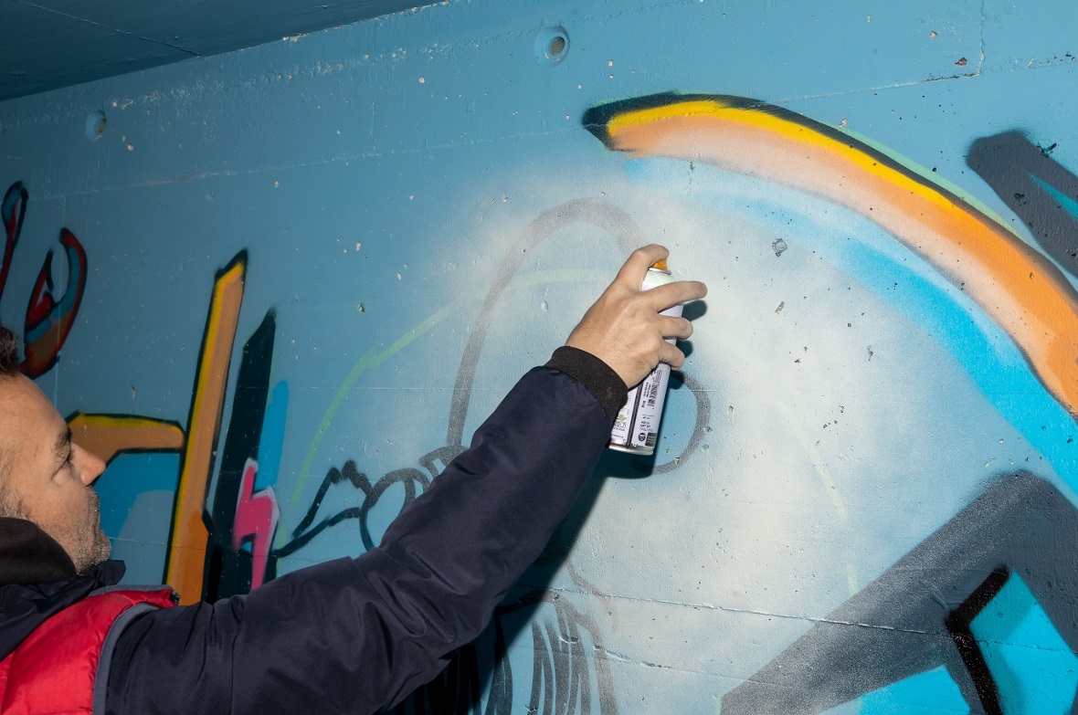 Alles muss passen beim sprayen. Jedoch vohrer die Dose gut schütteln.