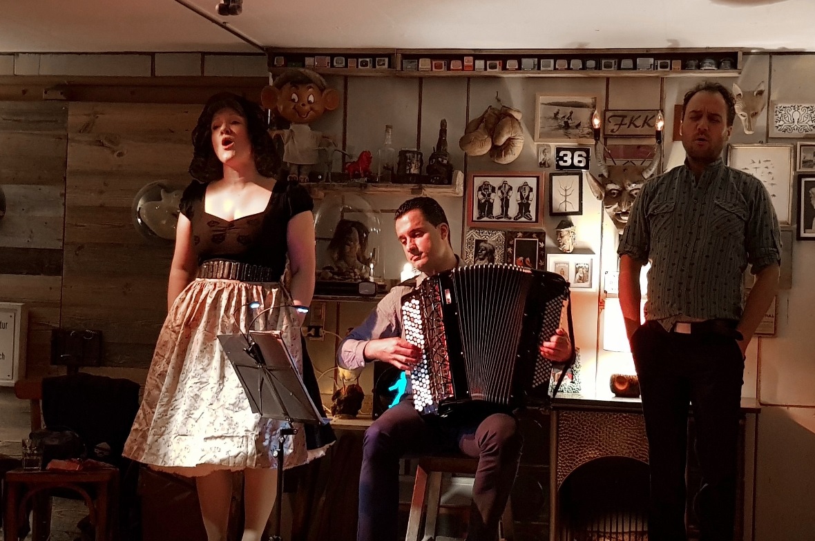 Alp Opus bei ihrem Konzert im Saaner La vache bleue