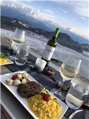 Als Belohnung durften sie ein ganz besonderes Menü vor atemberaubender Kulisse g...
