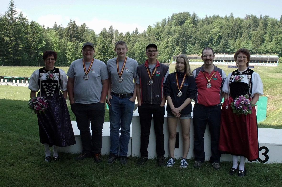 Starke Simmentaler Schützen Als Dritte auf dem Podest: Die Jungschützen der Feldschützengesellschaft Oberwil i.S. (von links): Remy Fabrice, Fabio Heim, Patrick Heim, Céline Burri und der JS-Leiter Mario Wittwer.