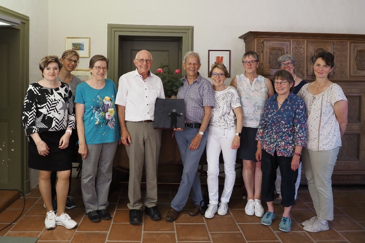 Als Erinnerungsgeschenk wurde Klaus Burkhalter ein Album mit einem selbst gefilz...