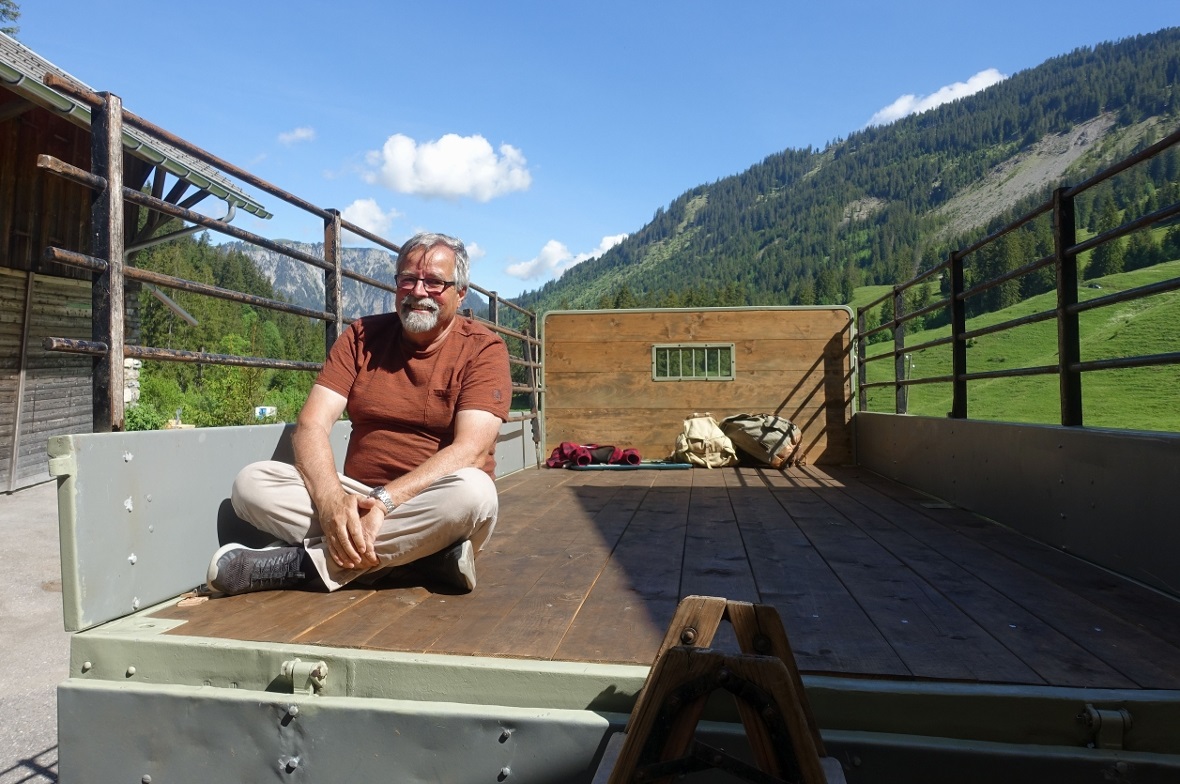 Alt-Gemeinderatspräsident Beat Klossner auf der Nostalgischen Ladefläche.