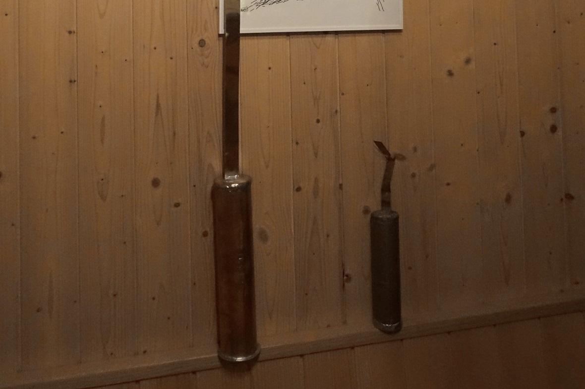Zeitkapsel für Kirchturm neu befüllt Alte und neue Kupferdose Kapelle.